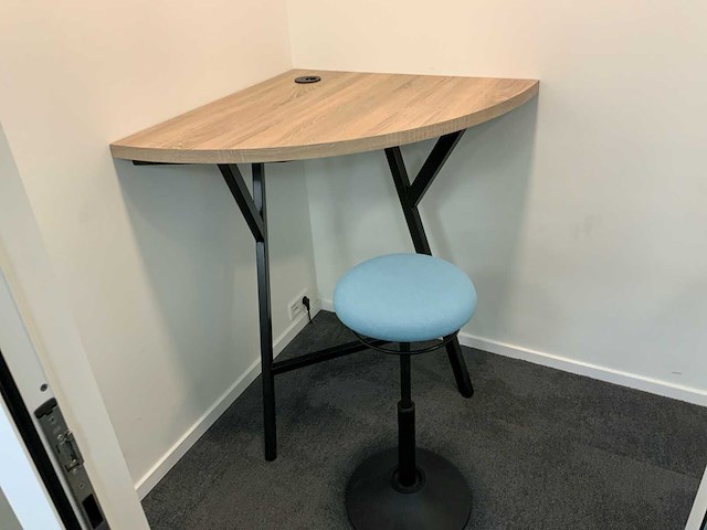 Hoek werkplek met ergonomische mymobilis werkkruk - afbeelding 5 van  5