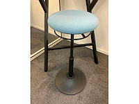 Hoek werkplek met ergonomische mymobilis werkkruk - afbeelding 4 van  4