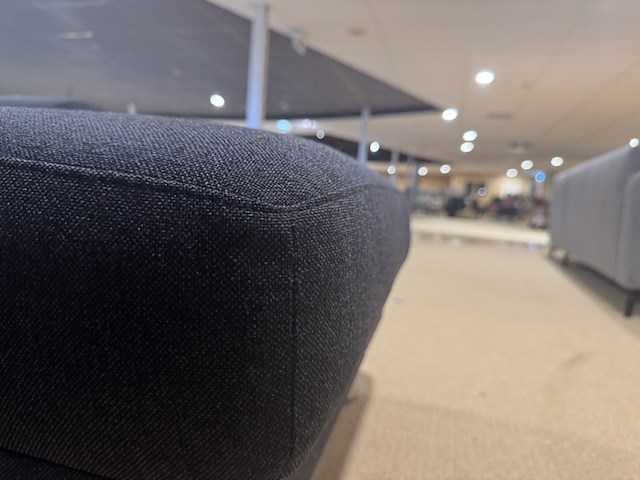 Hoekbank met lounge, donkergrijs/zwart stof, rvs poten - afbeelding 4 van  5