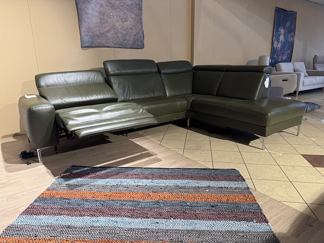 Hoekbank met open eiland, groen leder, elektrisch verstelbaar, verstelbare neksteunen - afbeelding 1 van  5