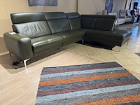 Hoekbank met open eiland, groen leder, elektrisch verstelbaar, verstelbare neksteunen - afbeelding 3 van  5