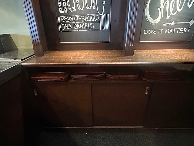 Hoekbar met achterkast en luifel met spots - afbeelding 4 van  16