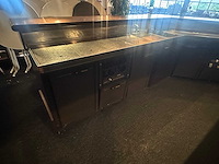 Hoekbar met achterkast en luifel met spots - afbeelding 13 van  16