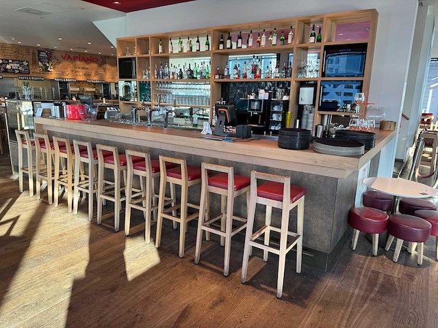 Hoekbar met koelingen en koelvitrine - afbeelding 1 van  23