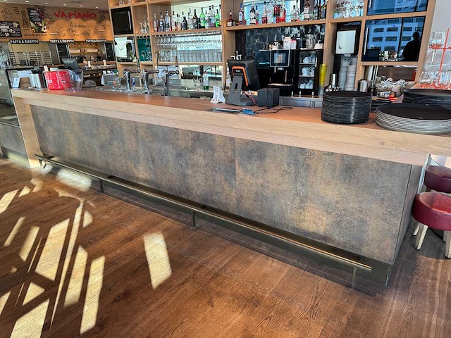 Hoekbar met koelingen en koelvitrine - afbeelding 19 van  23