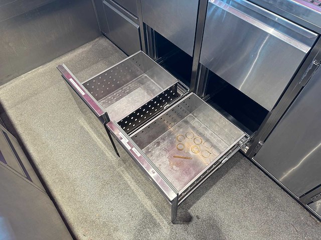 Hoekbar met koelingen en koelvitrine - afbeelding 9 van  23