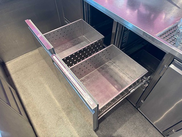 Hoekbar met koelingen en koelvitrine - afbeelding 10 van  23