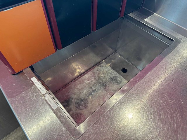 Hoekbar met koelingen en koelvitrine - afbeelding 11 van  23