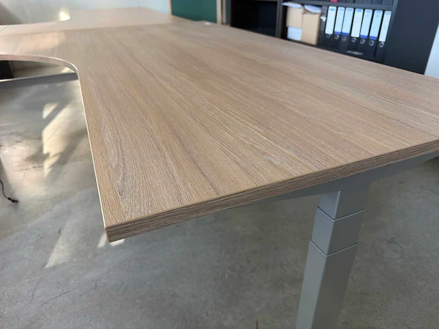Hoekbureau (electrisch in hoogte verstelbaar) - afbeelding 2 van  5