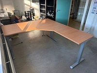 Hoekbureau (electrisch in hoogte verstelbaar)