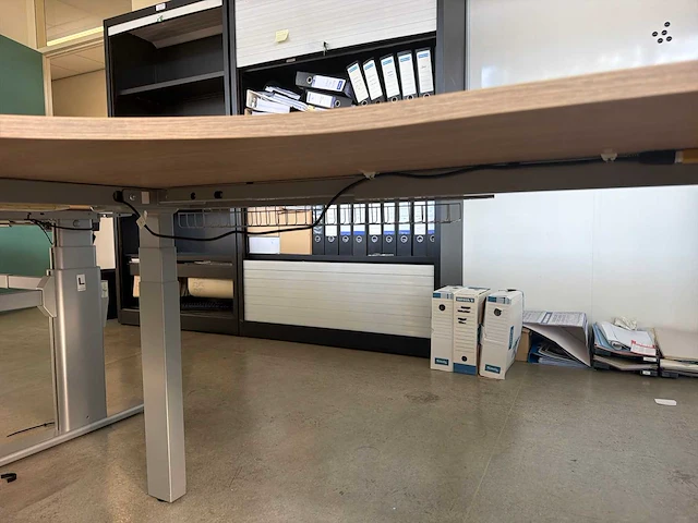 Hoekbureau (electrisch in hoogte verstelbaar) - afbeelding 5 van  5