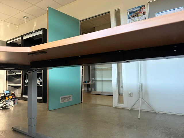 Hoekbureau (electrisch in hoogte verstelbaar) - afbeelding 5 van  6