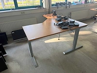 Hoekbureau (electrisch in hoogte verstelbaar)
