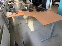 Hoekbureau (electrisch in hoogte verstelbaar) - afbeelding 2 van  5