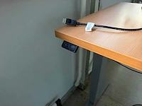 Hoekbureau (electrisch in hoogte verstelbaar) - afbeelding 3 van  5