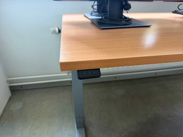 Hoekbureau (electrisch in hoogte verstelbaar) - afbeelding 2 van  6