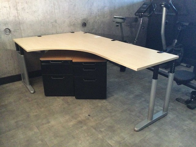 Hoekbureau met 2 ladeblokken - afbeelding 1 van  3