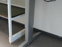 Hoekbureau met afmeting 180 x 120 cm. let op : exclusief kavels op het bureau. - afbeelding 2 van  2