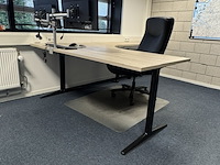 Hoekbureau met bureaustoel, ahrend, mehes, eiken/zwart - afbeelding 2 van  4