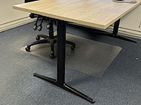 Hoekbureau met bureaustoel, ahrend, mehes, eiken/zwart - afbeelding 2 van  6