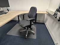 Hoekbureau met bureaustoel, ahrend, mehes, eiken/zwart - afbeelding 2 van  5