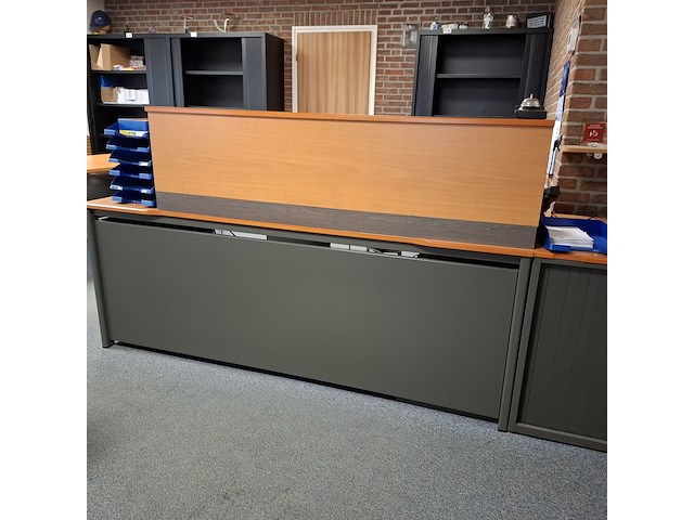 Hoekbureau met bureaustoel en 1x ladeblok - afbeelding 4 van  12