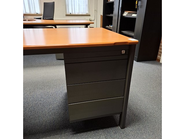 Hoekbureau met bureaustoel en 1x ladeblok - afbeelding 8 van  12