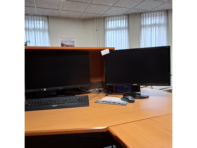 Hoekbureau met bureaustoel en 1x ladeblok - afbeelding 9 van  12