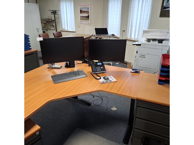 Hoekbureau met bureaustoel en 2x ladeblok - afbeelding 3 van  7