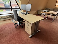 Hoekbureau met bureaustoel en vergadertafel - afbeelding 2 van  6