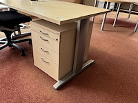 Hoekbureau met bureaustoel en vergadertafel - afbeelding 3 van  6