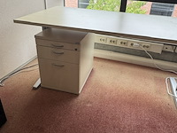 Hoekbureau met bureaustoel en vergadertafel - afbeelding 5 van  6