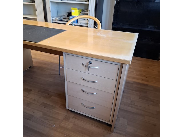 Hoekbureau met bureaustoel - afbeelding 8 van  9