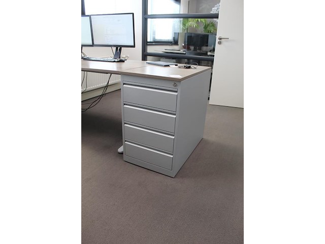 Hoekbureau met ladekast met vier laden. afmeting 210 x170 cm. hoogte 74,5 cm - afbeelding 3 van  4