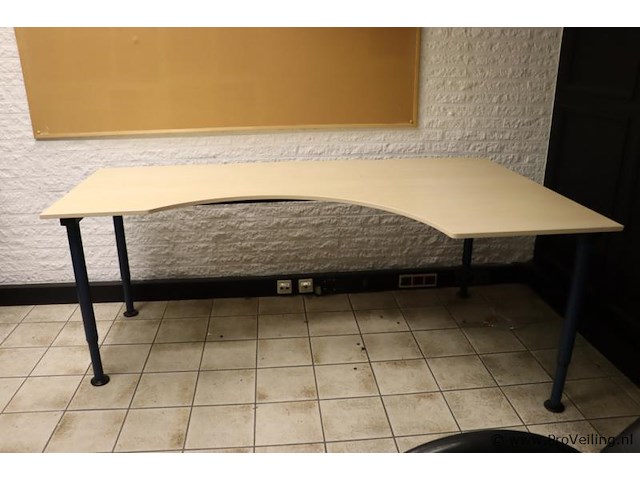 Hoekbureau met uitsparing - 200x120x178cm - afbeelding 1 van  9