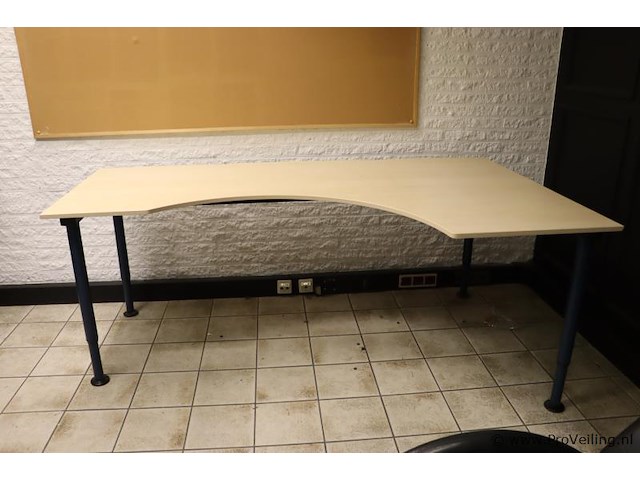 Hoekbureau met uitsparing - 200x120x178cm - afbeelding 1 van  8