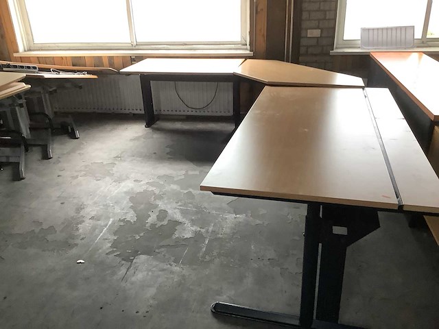 Hoekbureau - afbeelding 1 van  7