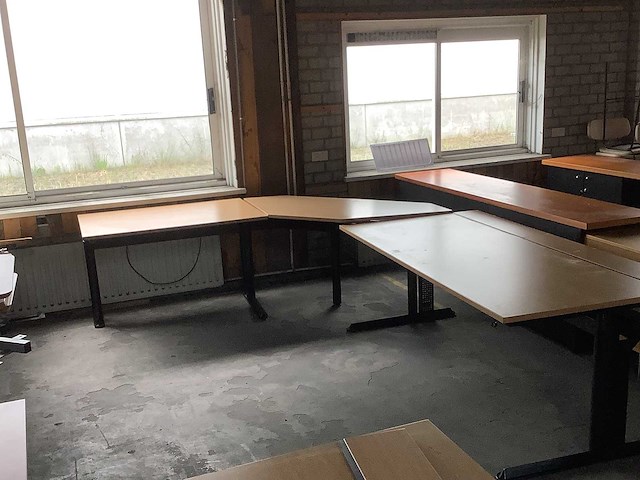 Hoekbureau - afbeelding 2 van  7