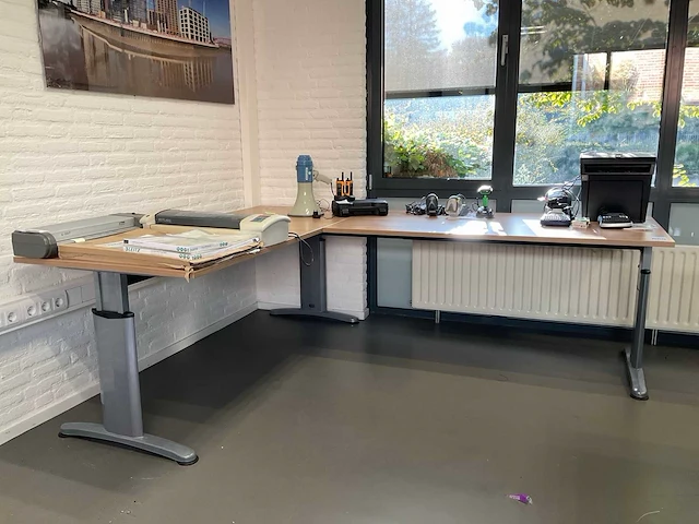 Hoekbureau - afbeelding 1 van  6