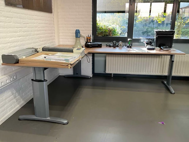 Hoekbureau - afbeelding 2 van  6