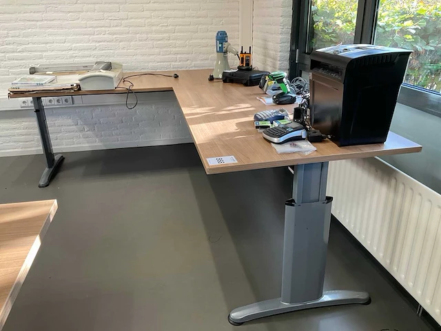 Hoekbureau - afbeelding 3 van  6