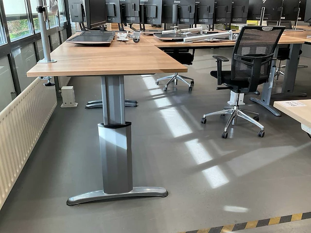 Hoekbureaus met bureaustoelen (2x) - afbeelding 4 van  18