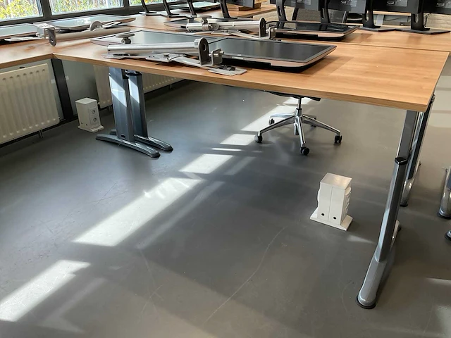 Hoekbureaus met bureaustoelen (2x) - afbeelding 5 van  18