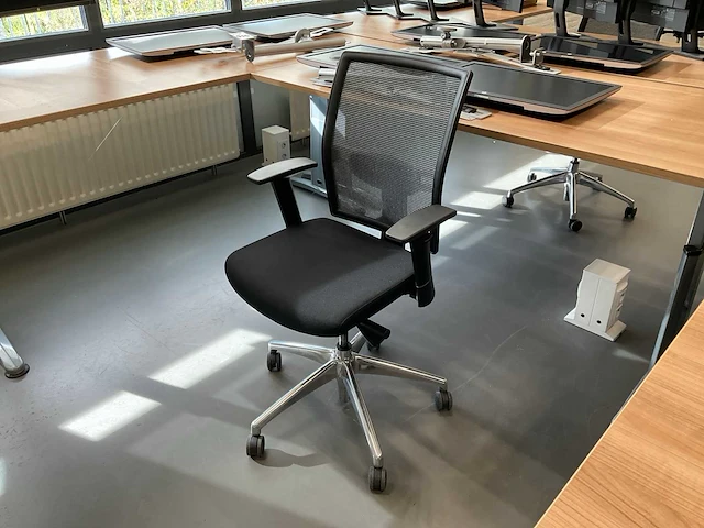 Hoekbureaus met bureaustoelen (2x) - afbeelding 7 van  18
