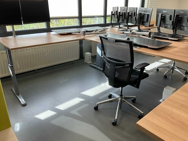 Hoekbureaus met bureaustoelen (2x) - afbeelding 10 van  18