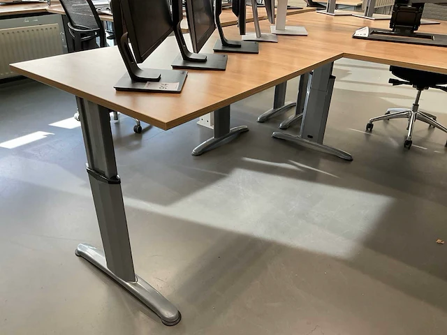 Hoekbureaus met bureaustoelen (2x) - afbeelding 6 van  18