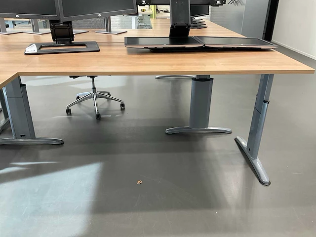 Hoekbureaus met bureaustoelen (2x) - afbeelding 7 van  18