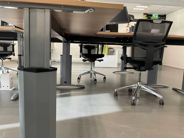 Hoekbureaus met bureaustoelen (2x) - afbeelding 8 van  18