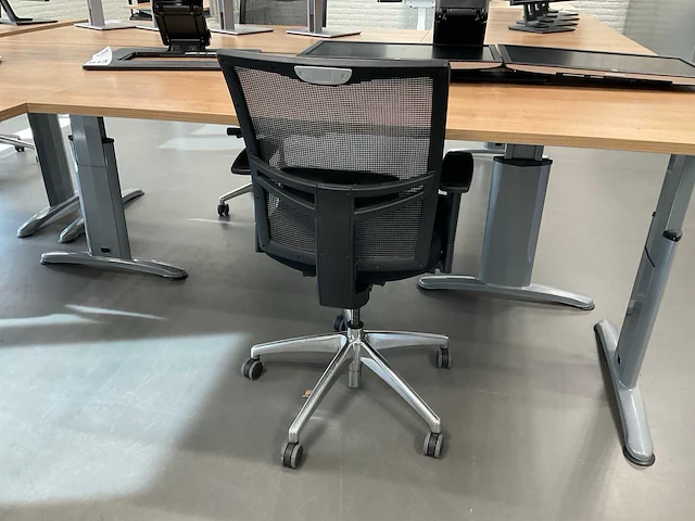Hoekbureaus met bureaustoelen (2x) - afbeelding 10 van  18