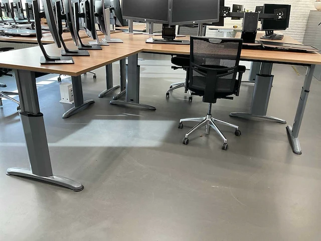 Hoekbureaus met bureaustoelen (2x) - afbeelding 11 van  18